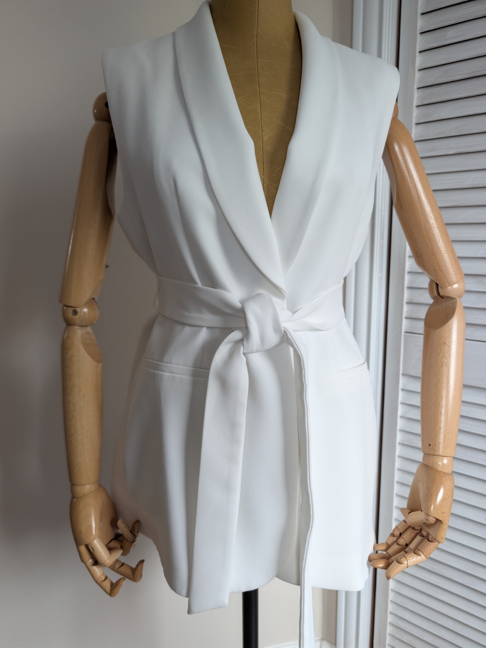 Zara - Elegant White Sleeveless Vest with Belt